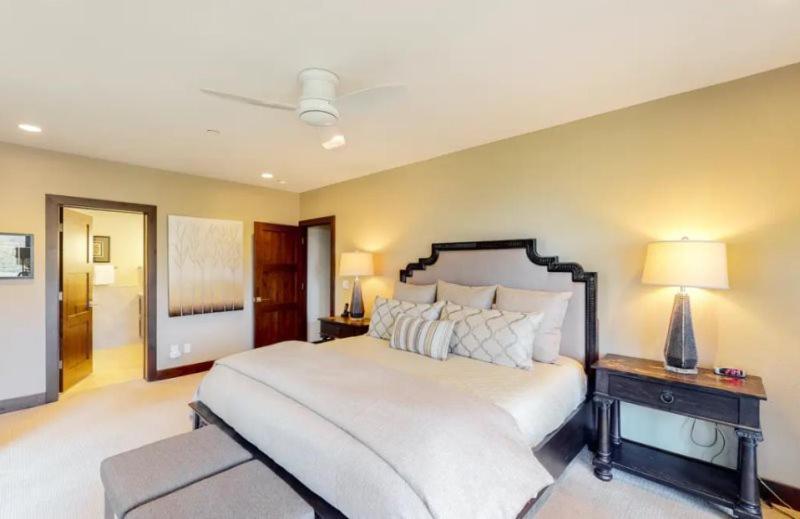 Spacious In, Out 3 Bedroom Vacation Next To The Gondola Featuring Slopeside Heated Outdoor Pool And Hot Tub * Snowmass Village