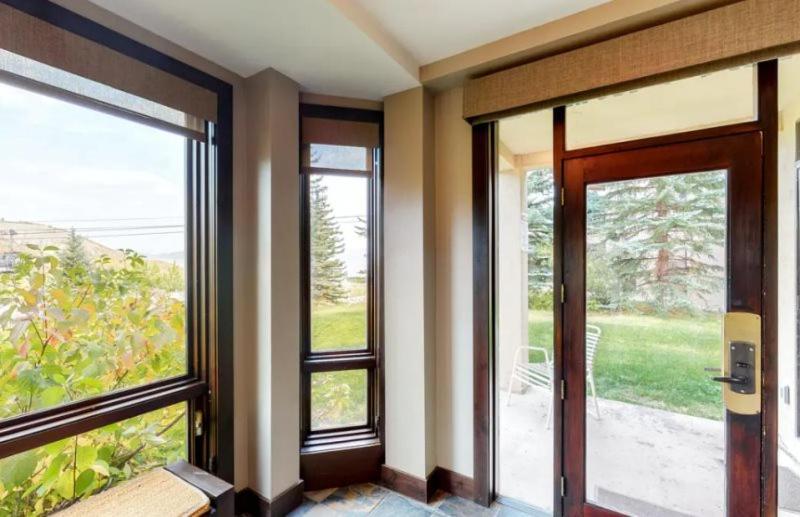 Apartment Spacious In, Out 3 Bedroom Vacation Next To The Gondola Featuring Slopeside Heated Outdoor Pool And Hot Tub Snowmass Village