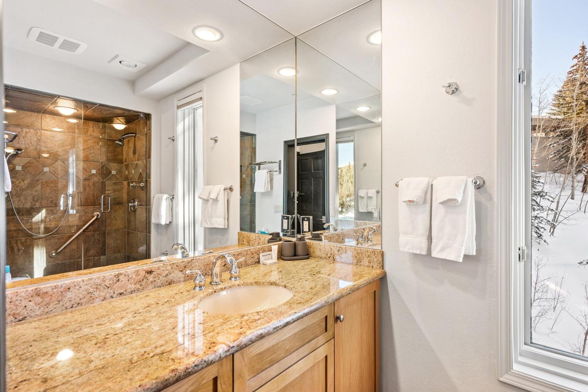 Holiday home Chamonix 40, Snowmass Ski-in/ski-out W/shared Pool & Hot Tub/free Wifi *