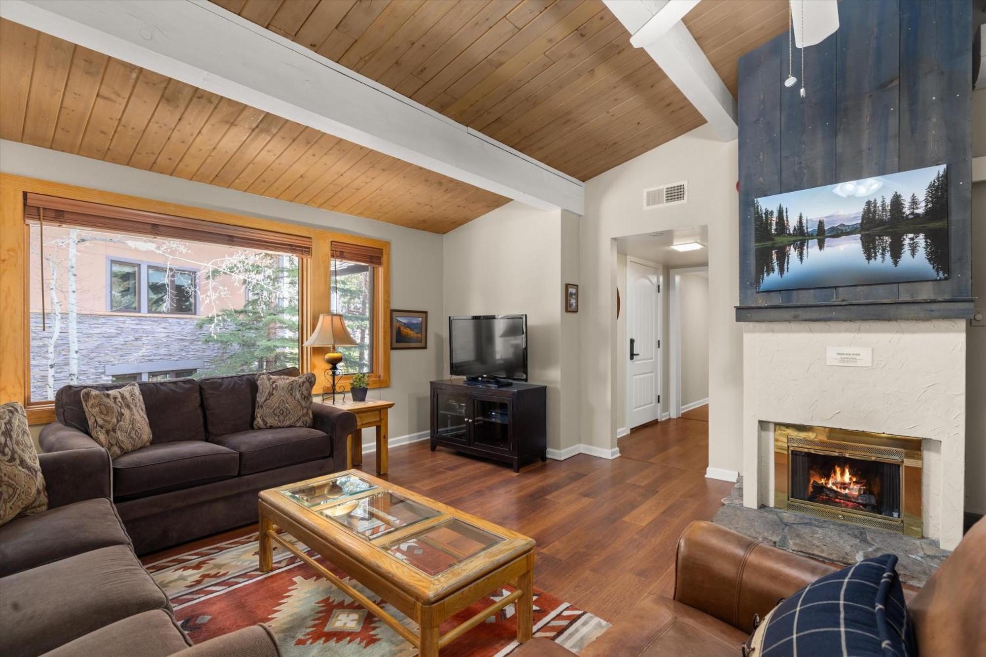 Bluebird Basecamp Family-Friendly Alpine Retreat