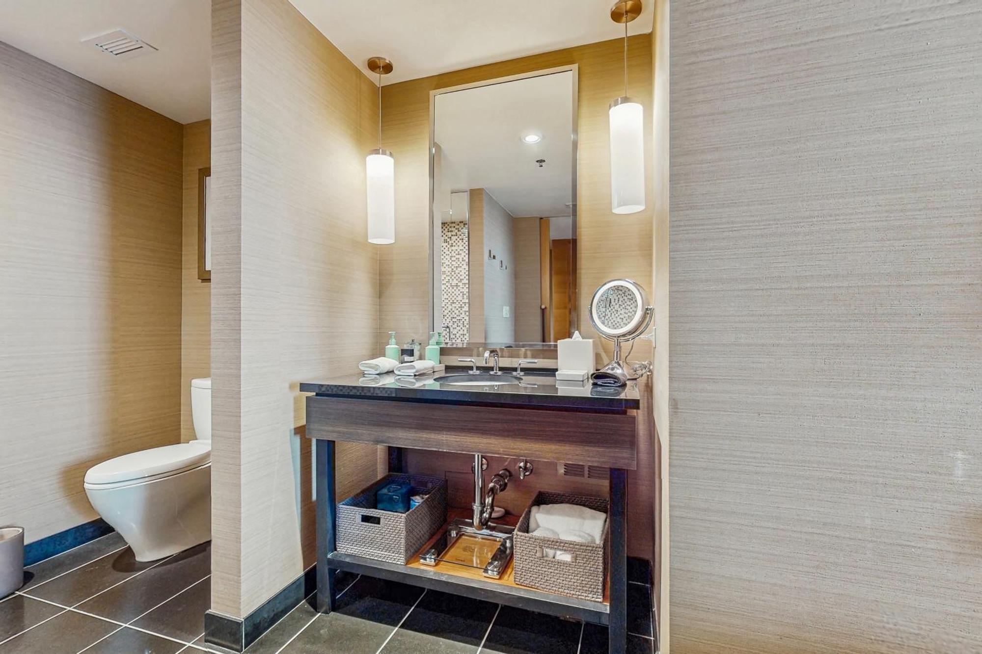 The Peakstone Hotel *