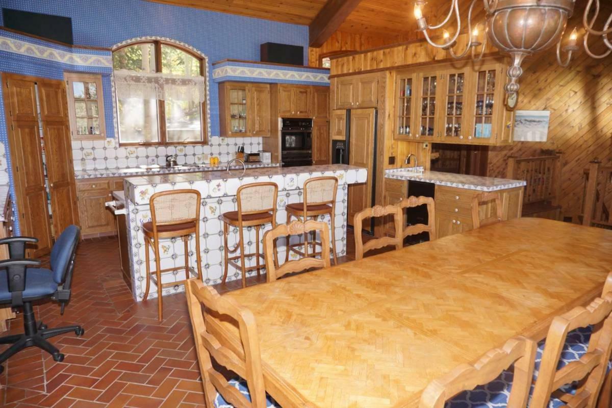 201 Edgewood Ln