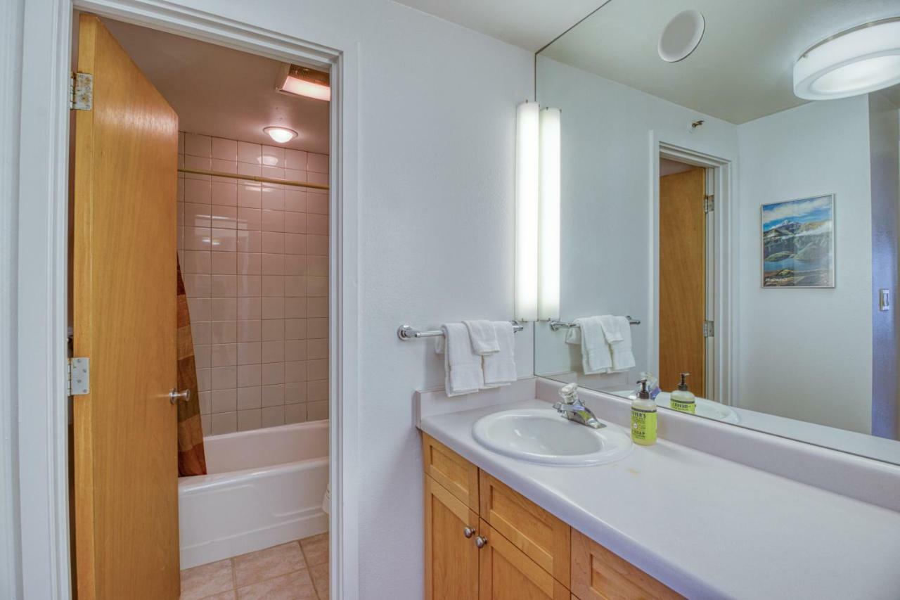 1 Bath In Hotel *