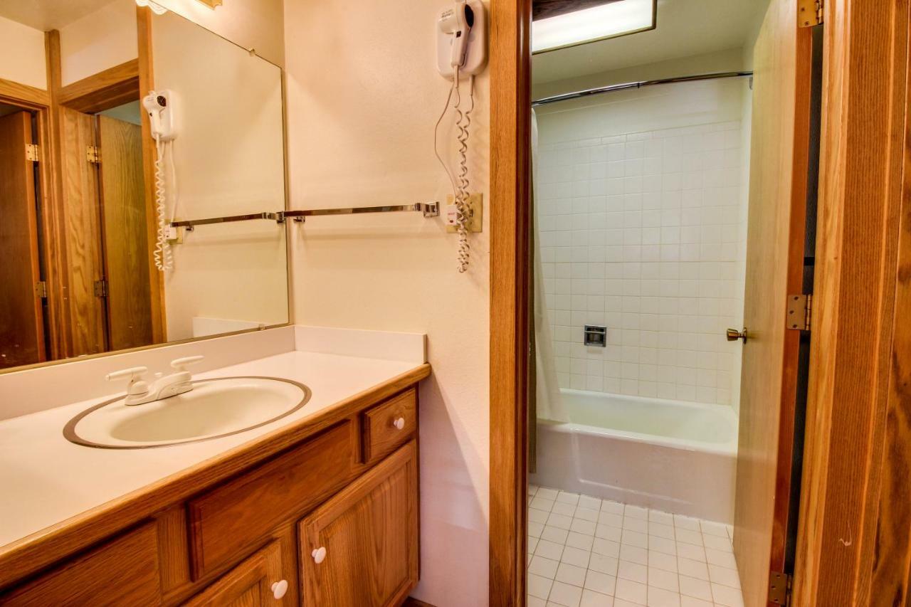 Cozy Slopeside Hotel *