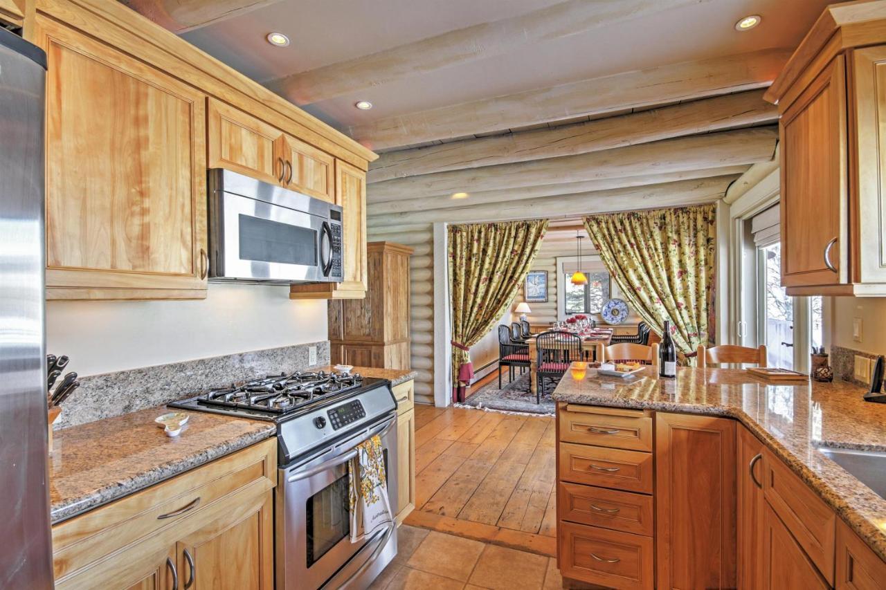 Snowmass With Hot Tub, Fireplace, And Mtn Views! Holiday home