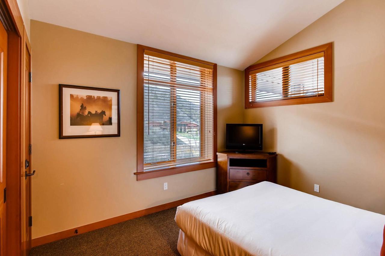 Resort Capitol Peak By Snowmass Mountain