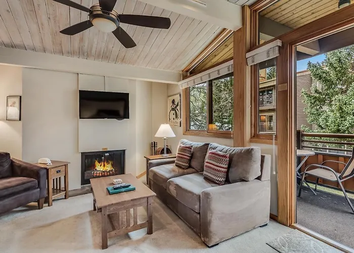 Laurelwood Condominiums 412