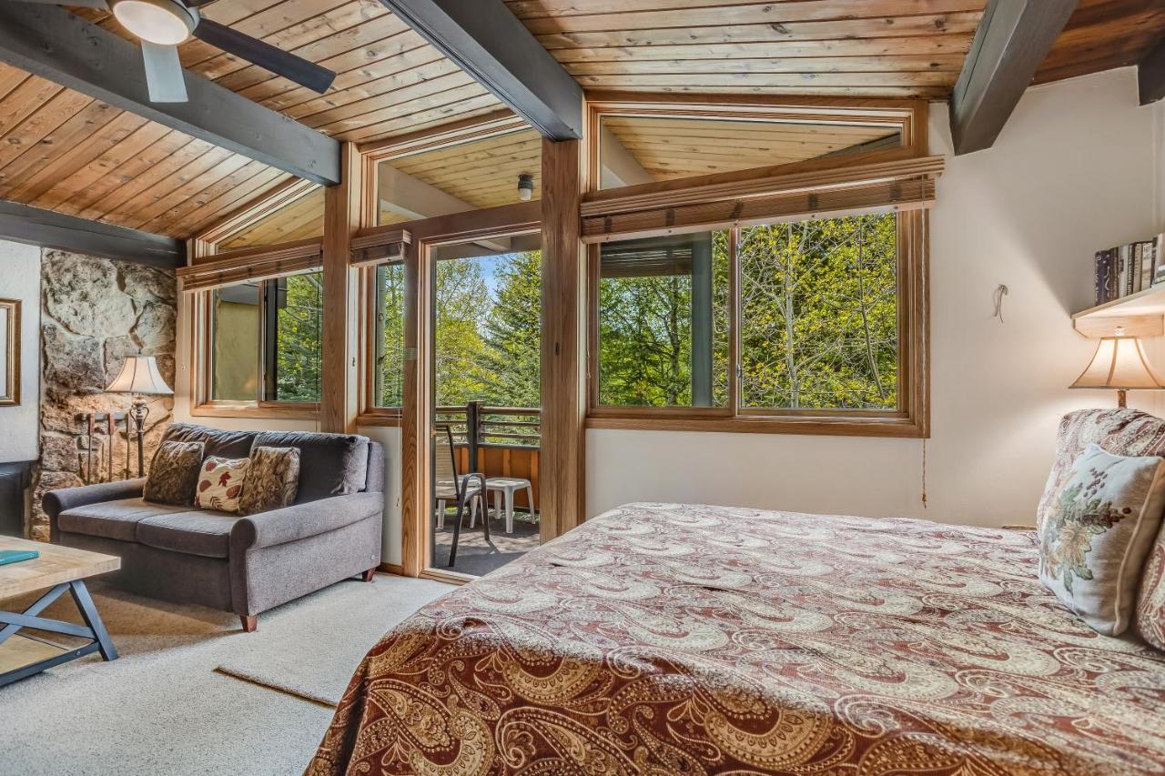 Laurelwood 208