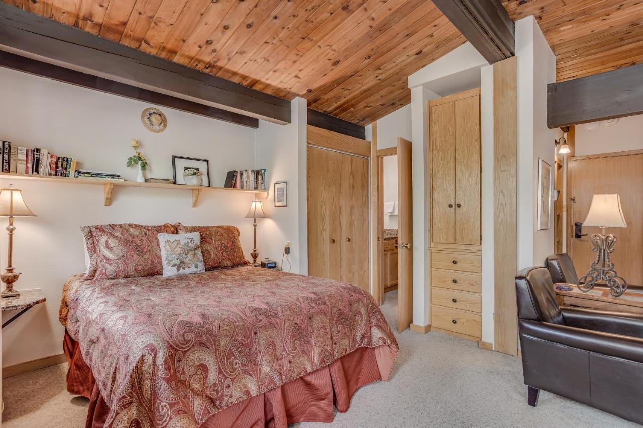Laurelwood 208 *