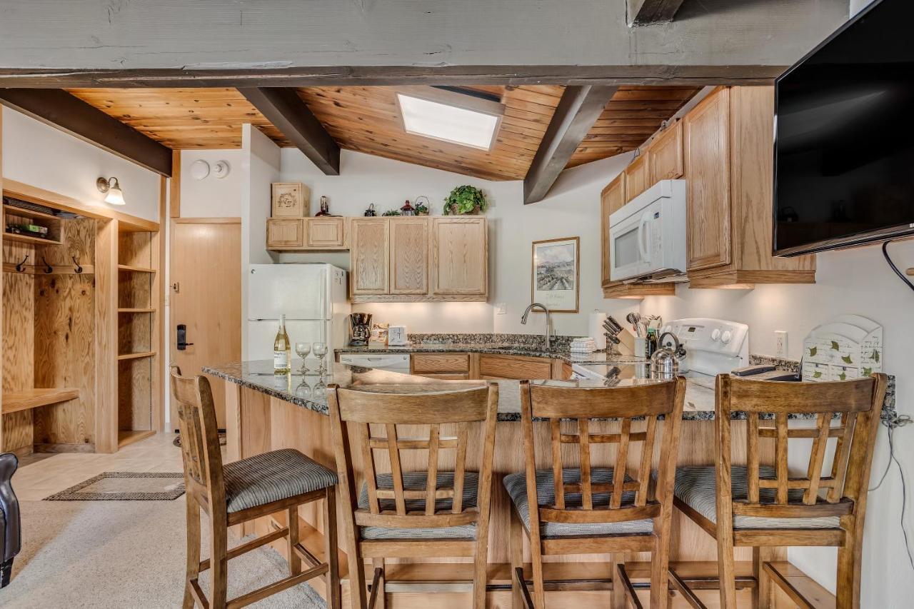 Laurelwood 208