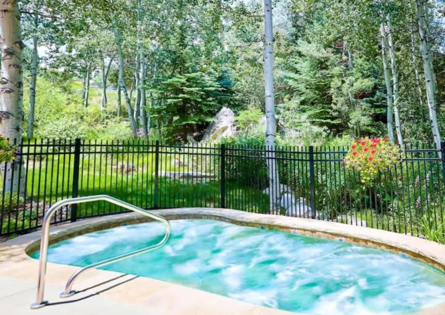 Renovated 2 Bedroom W Hot Tub -mountain Views! Snowmass Village