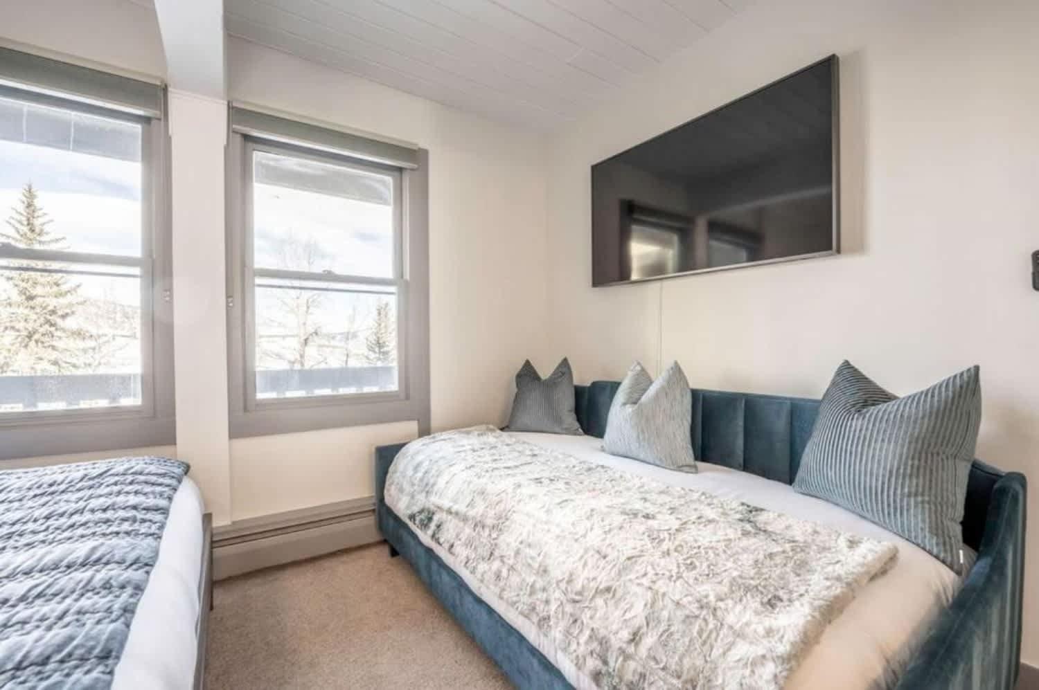 Renovated 2 Bedroom W Hot Tub -mountain Views! Snowmass Village