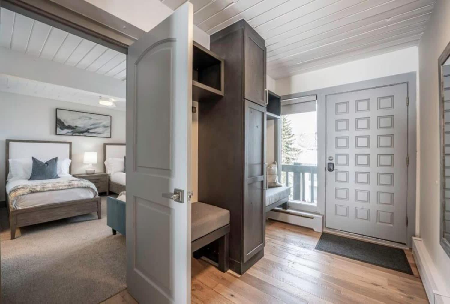 Renovated 2 Bedroom W Hot Tub -mountain Views! *