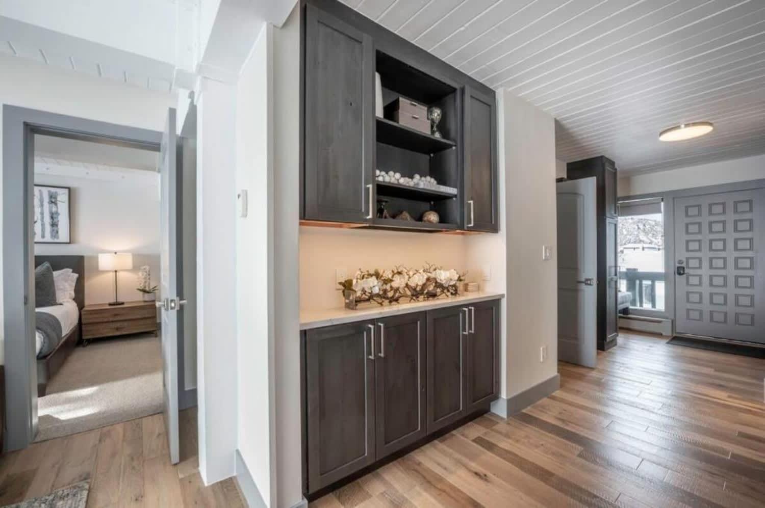 Renovated 2 Bedroom W Hot Tub -mountain Views!