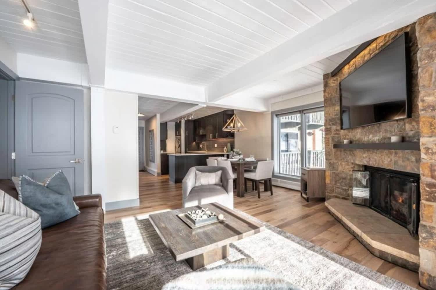 Renovated 2 Bedroom W Hot Tub -mountain Views! *