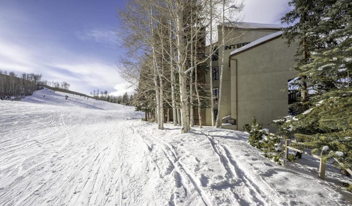 Renovated 2 Bedroom W Hot Tub -mountain Views! *